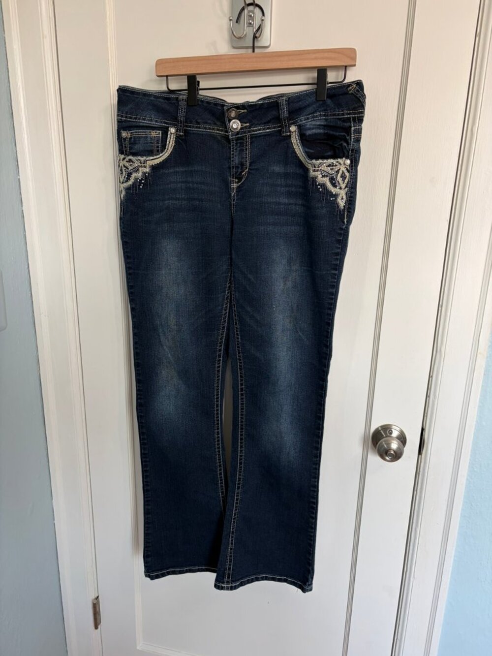 *WallFlower Bootcut Jeans Rhinestone Embellished Pockets Snag Sz 13